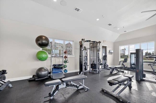 Building Photo - 12991 Vinson Dr
