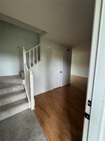 Building Photo - 323 Towne House Ln