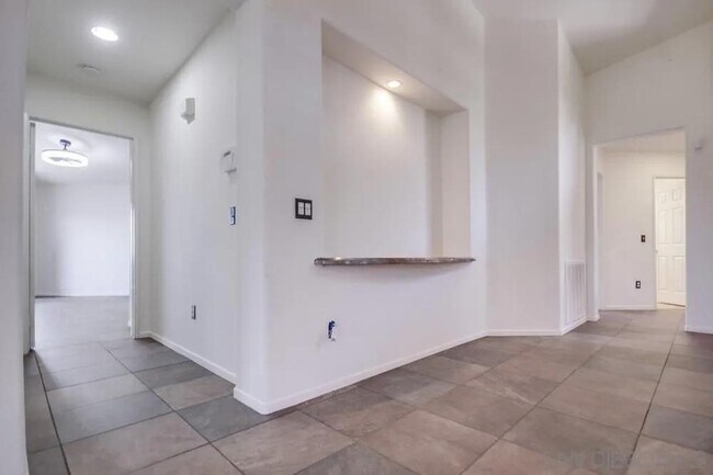 Building Photo - 2703 Lobelia Rd