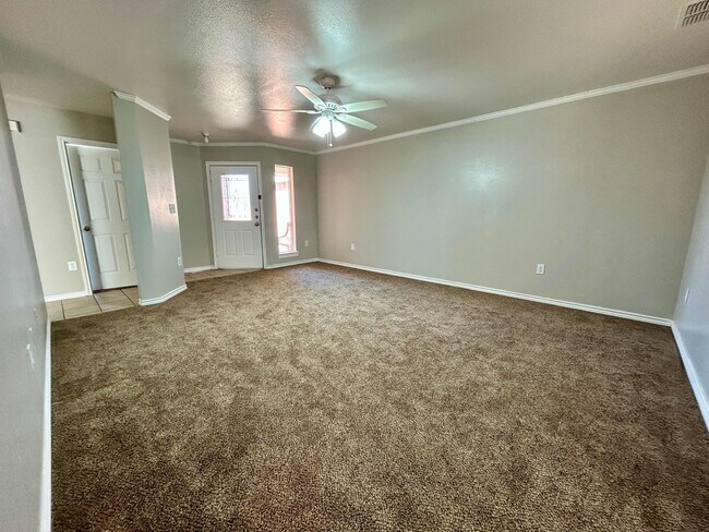 Building Photo - 908 N Belmont Ave