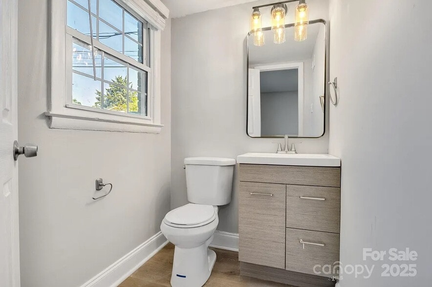 Building Photo - Room in House on Bilmark Ave