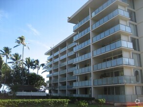 Building Photo - Upgraded Beachfront Studio Apartment in Ha...