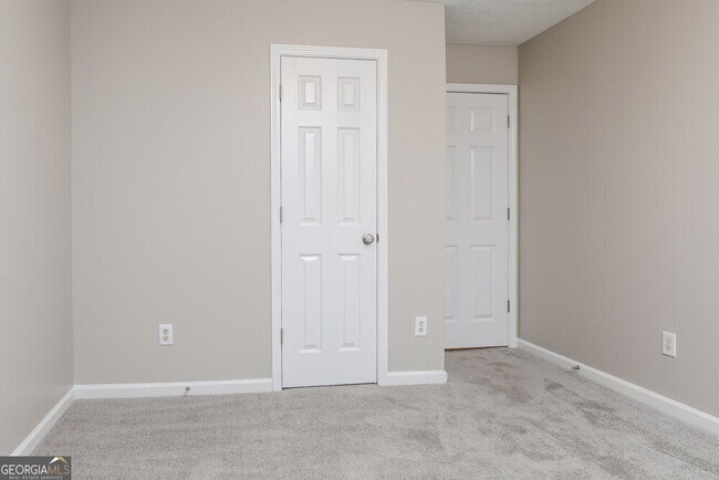 Building Photo - 655 Simon Ive Dr
