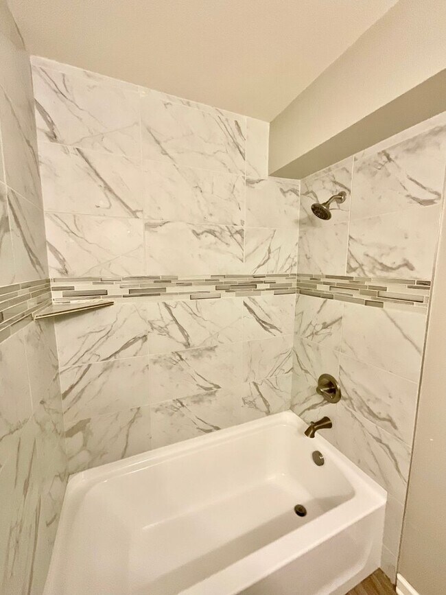 Building Photo - 14 Point West Cove