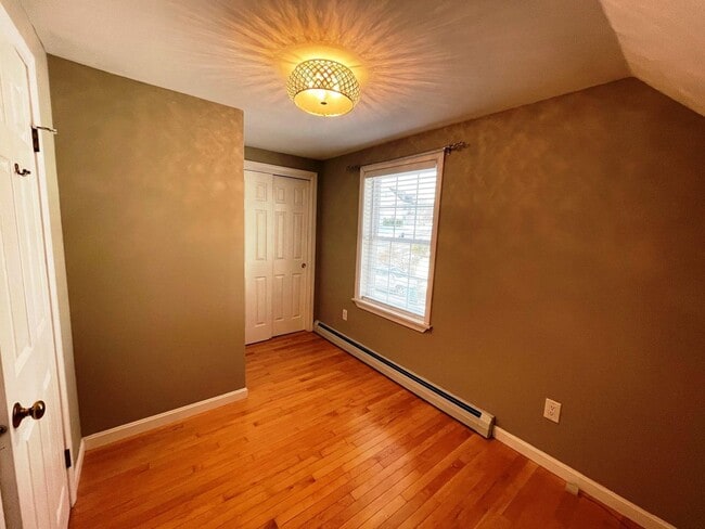 Building Photo - 3-4 Bedroom home in White River Junction