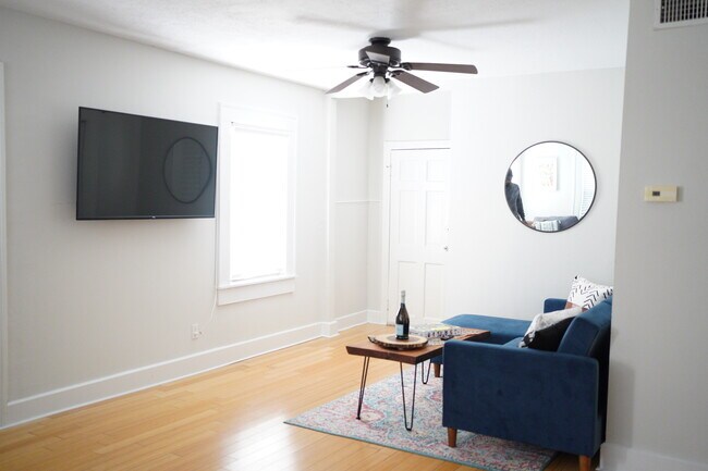 Building Photo - 1007 12th Ave N