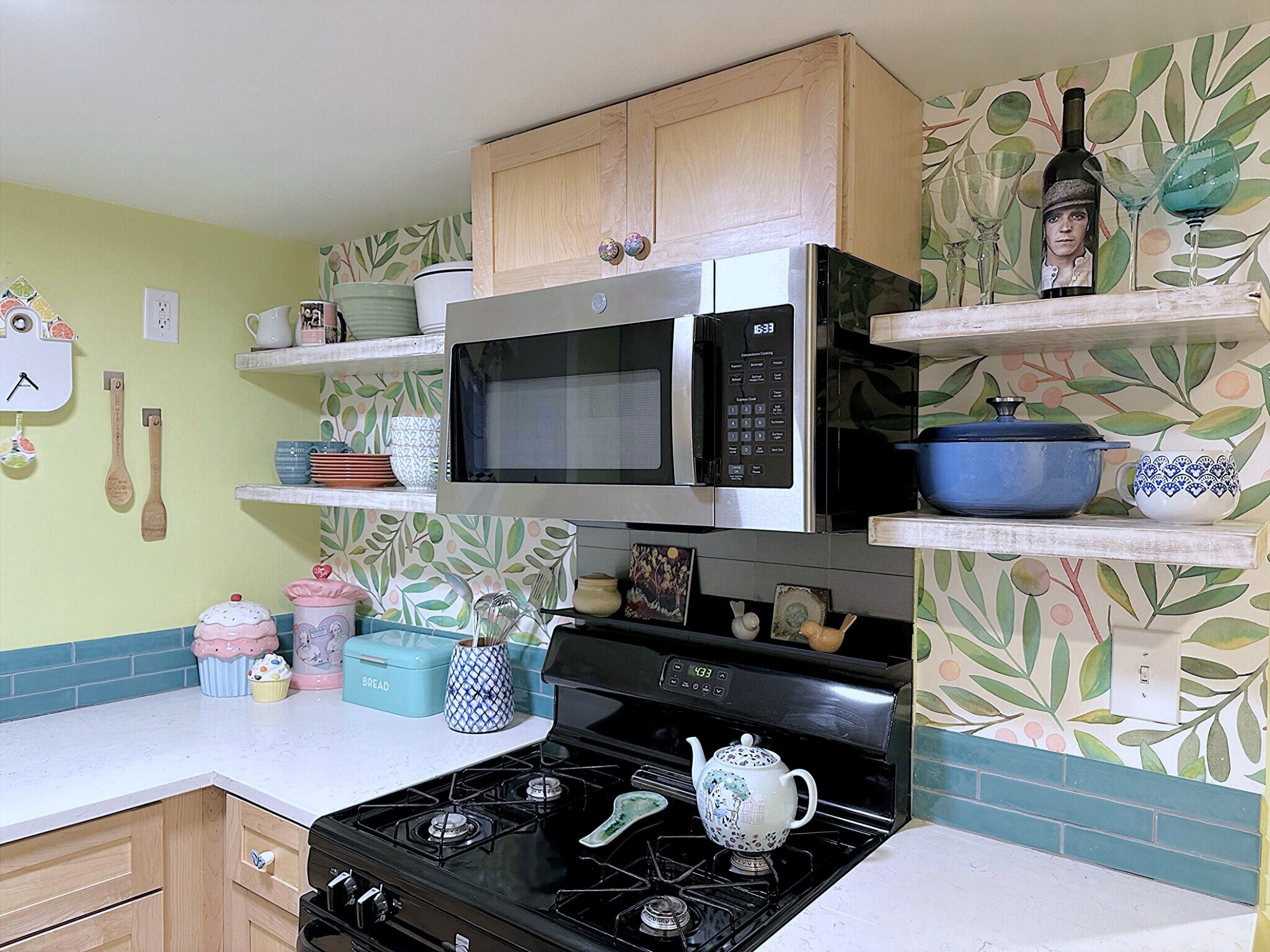 Kitchen Open Shelving - 5940 N Bernard St