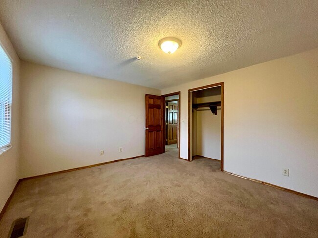 Building Photo - 2775 Amana Ct