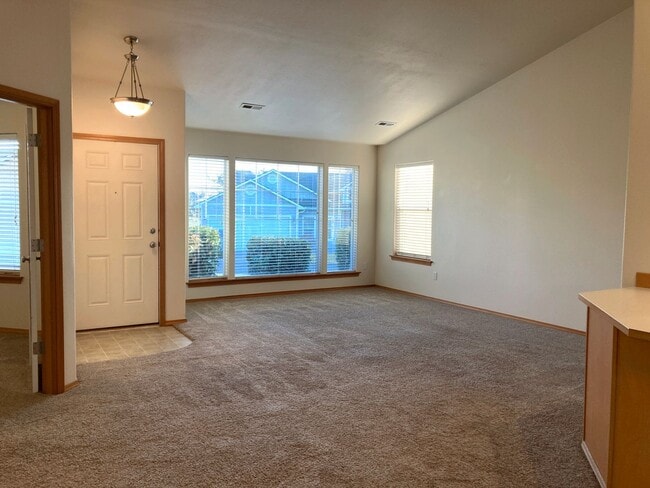 Building Photo - 142 Berkshire Ln