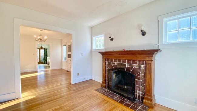 Building Photo - Fantastic Single Family Home w/ Huge Backyard, 1-Car Garage & Plenty of Storage Space!