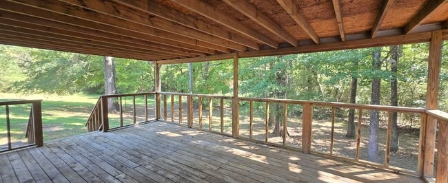 Building Photo - 400 Reneau St