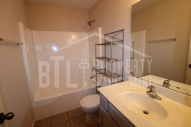 Building Photo - 175 Mesquite Dr