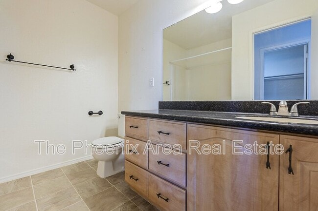 Building Photo - 2232 W Lindner Ave