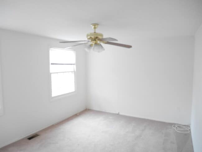 Building Photo - Olde Crofton Charm! Two Bedroom Townhome