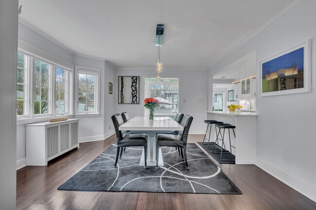 Building Photo - 42 Tanglewylde Ave