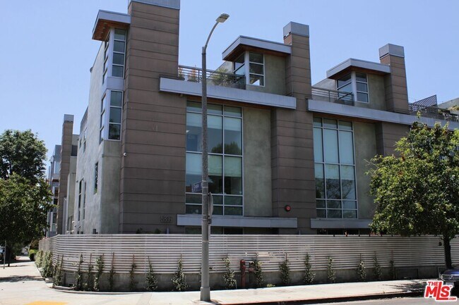 Building Photo - 5806 Waring Ave