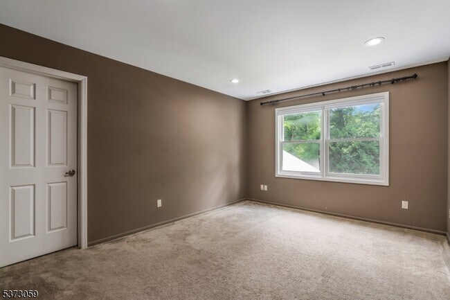 Building Photo - 833 Carnoustie Dr