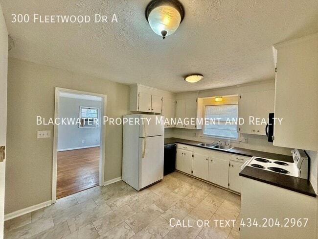 Building Photo - 300 Fleetwood Dr