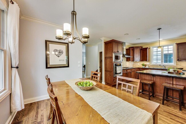 Building Photo - 305 Marengo Ave