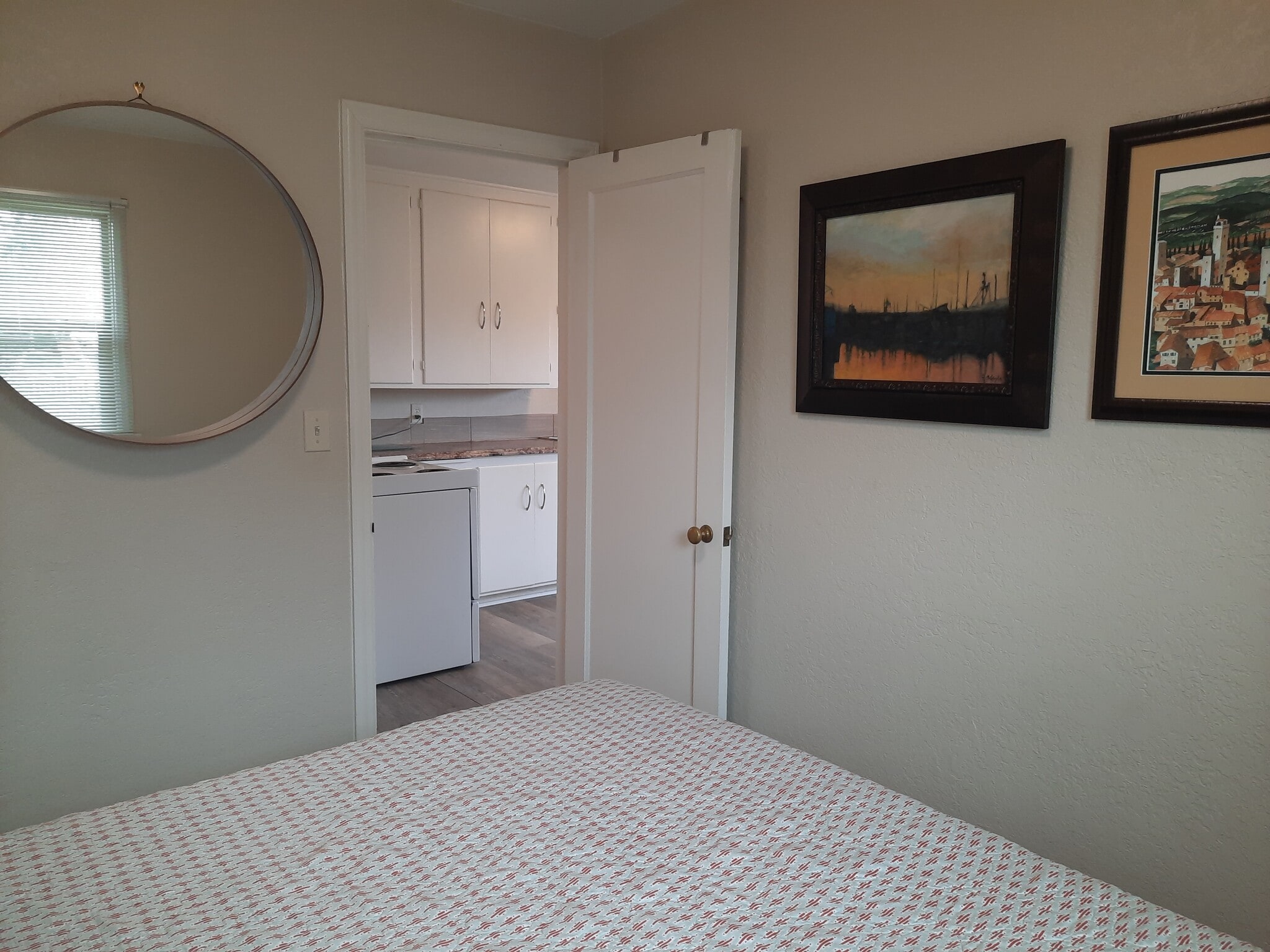 Building Photo - 926 Vassar Ave