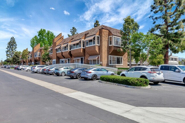 Building Photo - 14771 Plaza Dr
