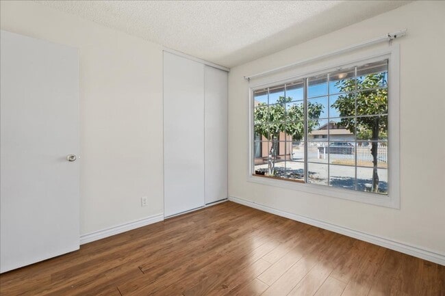 Building Photo - Spacious 3 Bed 2 Bath House w/ Central A/C...