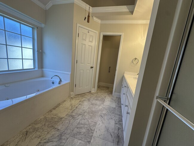 Building Photo - 9514 Rose Hollow Ln