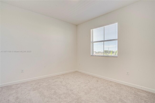 Building Photo - 2671 SE 24th Dr