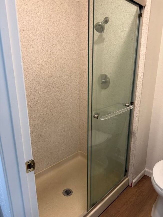 Building Photo - Updated Knollwood Condo with Community Pool