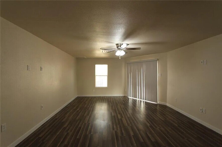 Master Bedroom - 516 Riney Rd