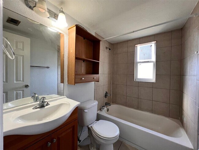 Building Photo - 1710 S Washington Ave