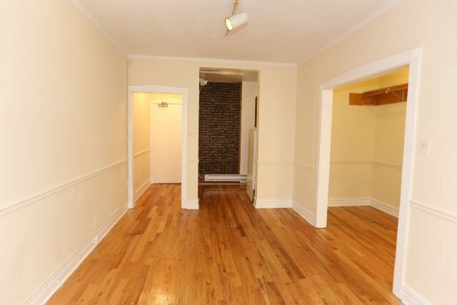 Building Photo - 516 W Melrose St