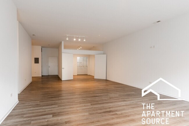 Building Photo - 2550 S Wabash Ave