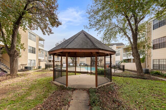 Building Photo - 2750 Holly Hall St