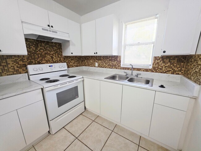 Building Photo - 4160 NW 21st St