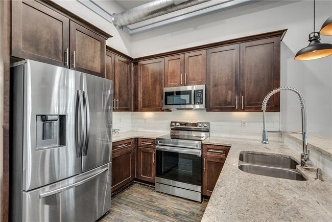 Building Photo - 3371 Dogwood Dr