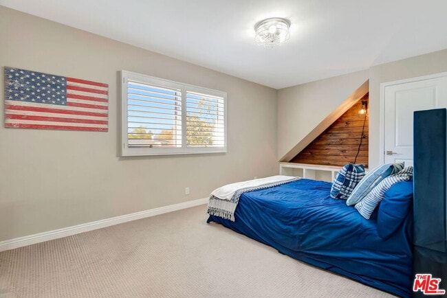 Building Photo - 4952 Placidia Ave