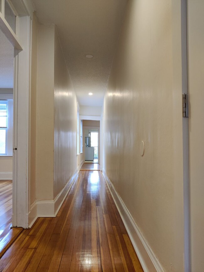 Building Photo - Large Renovated Unit in Allston. 3 bed. 2 ...