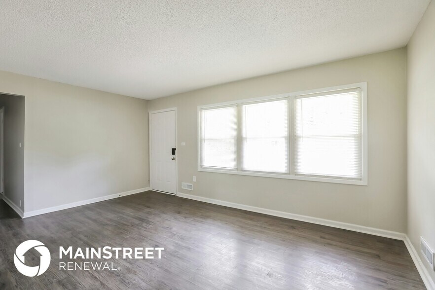 Building Photo - 10903 Bennington Ave