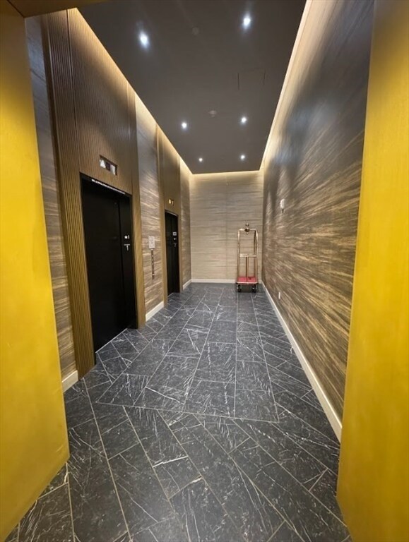 Building Photo - 55 Lagrange St