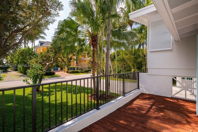 Building Photo - 669 S Mashta Dr