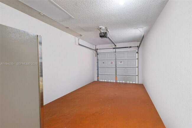 Building Photo - 8014 NW 101st Ave