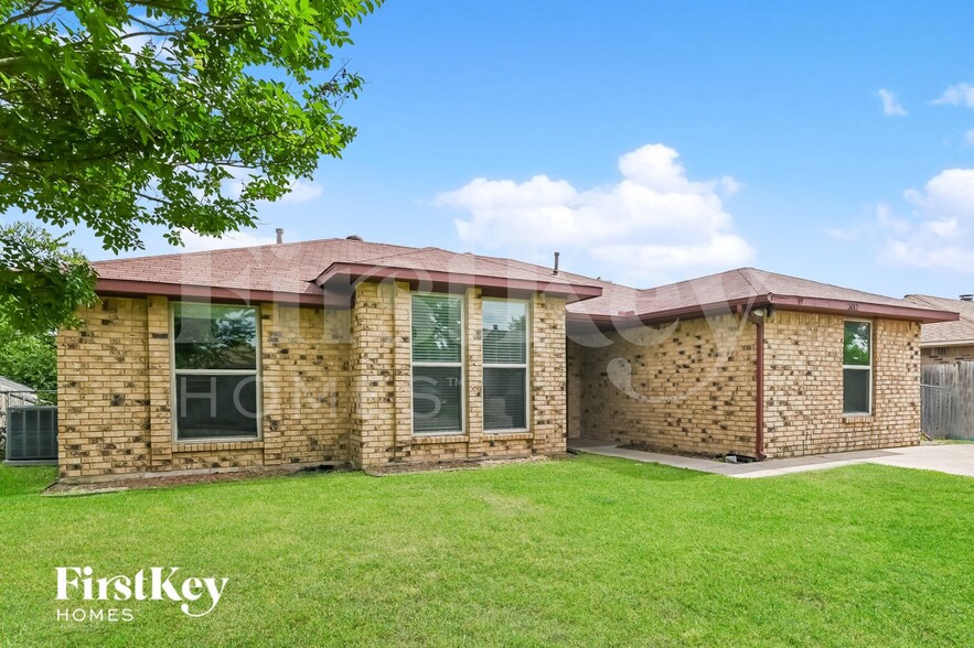 Building Photo - 302 Apache Dr