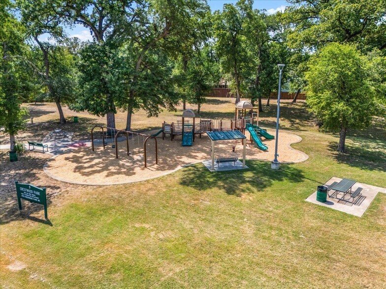 Building Photo - 3720 Oaklawn Dr