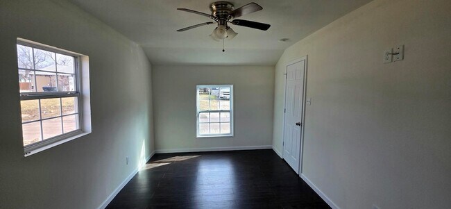 Building Photo - 4302 Roberts St