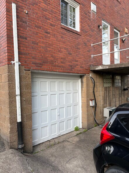 Building Photo - 2833 Fernwald Rd