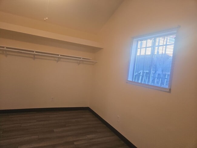 Building Photo - READY TO MOVE IN- MUST SEE - TWO CAR OFF STREET PARKING SPOTS AND UTILITIES PAID