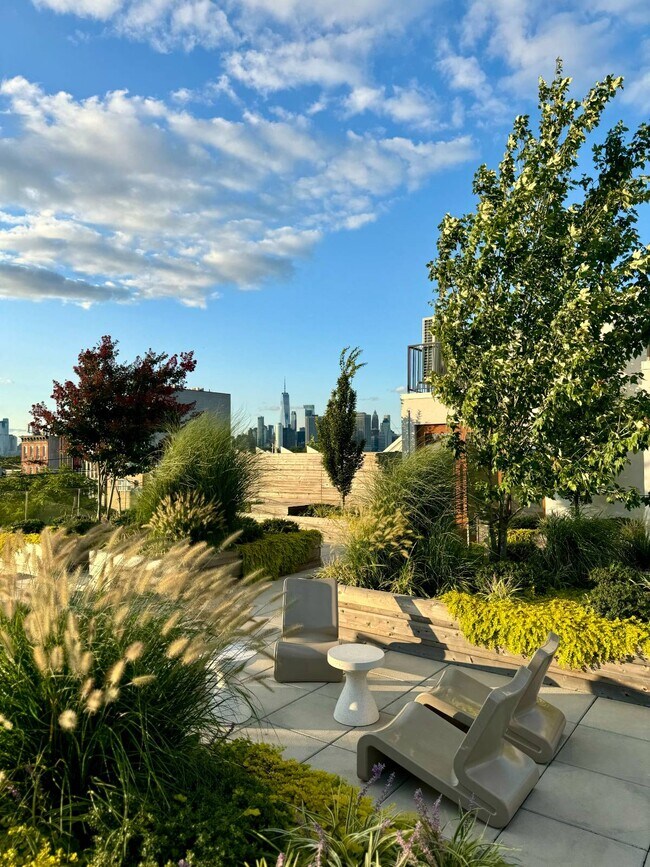 Building Photo - 189 Conover St