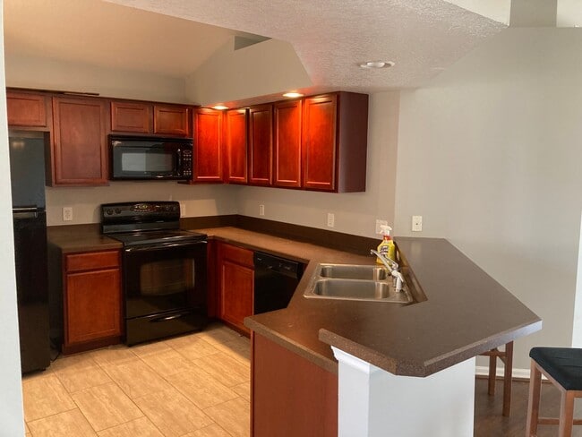 Building Photo - Beautiful 3x2 in gated community