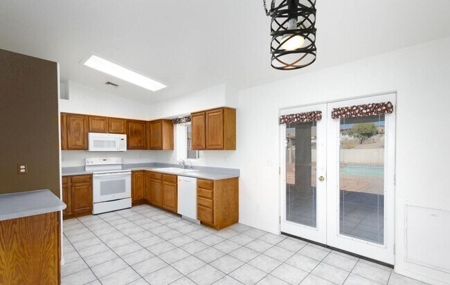 Building Photo - 3 Bedroom - 2 Bath Pool Home